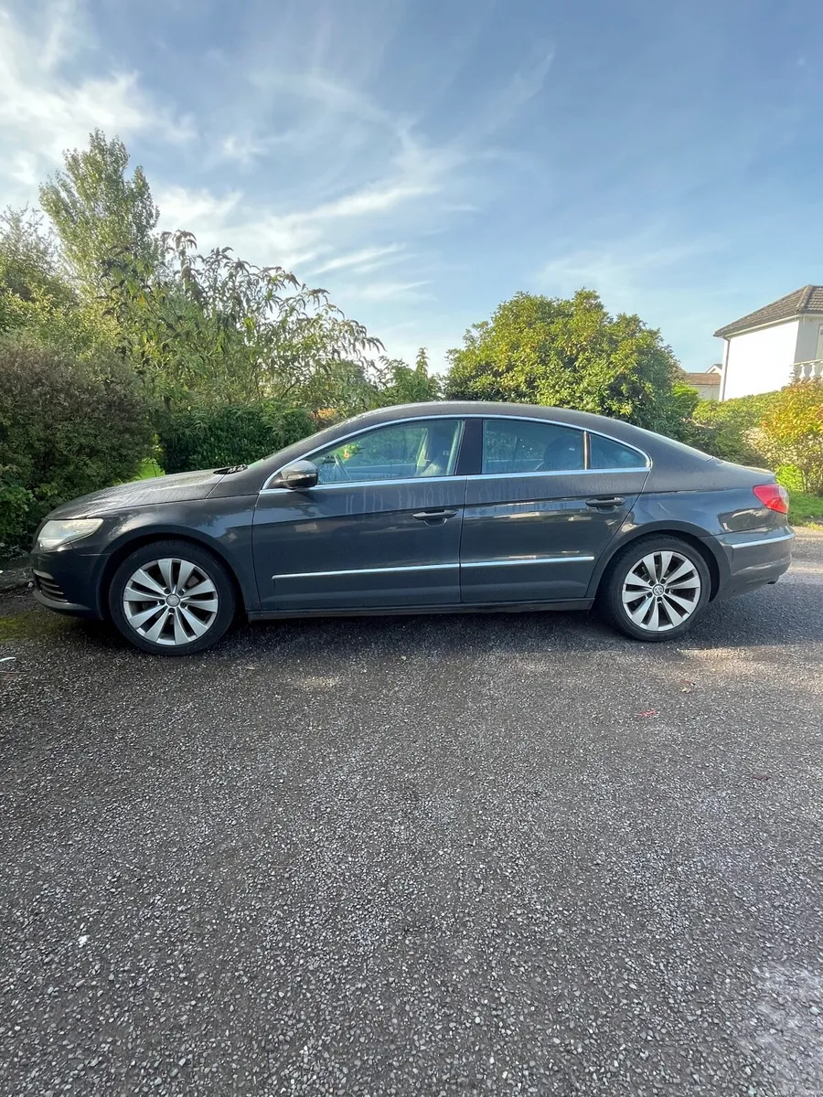 Volkswagen Passat 2011 - Image 2