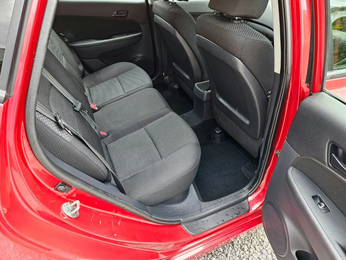 Hyundai i30 2011 - Image 2