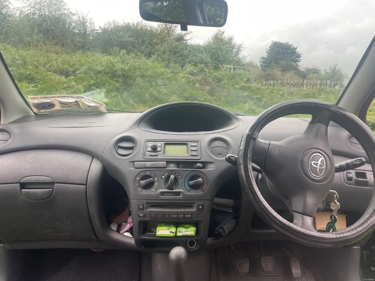 Toyota Yaris 2004 - Image 2