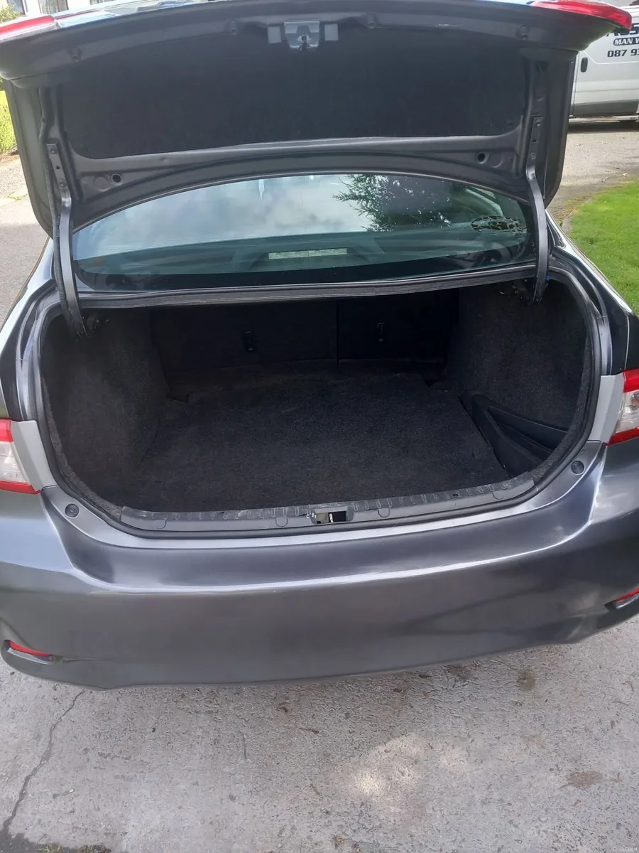 Toyota Corolla 2011 - Image 3