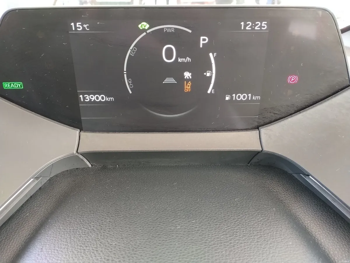Toyota Prius 2024 - Image 2
