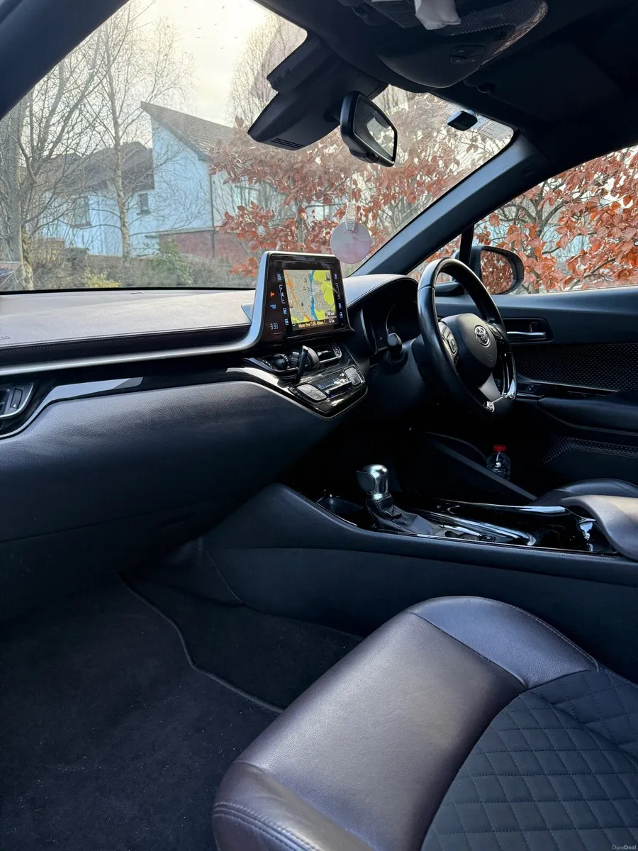 2018 Toyota C-HR 1.8 Hybrid Luxury Sol - Automatic - Image 6