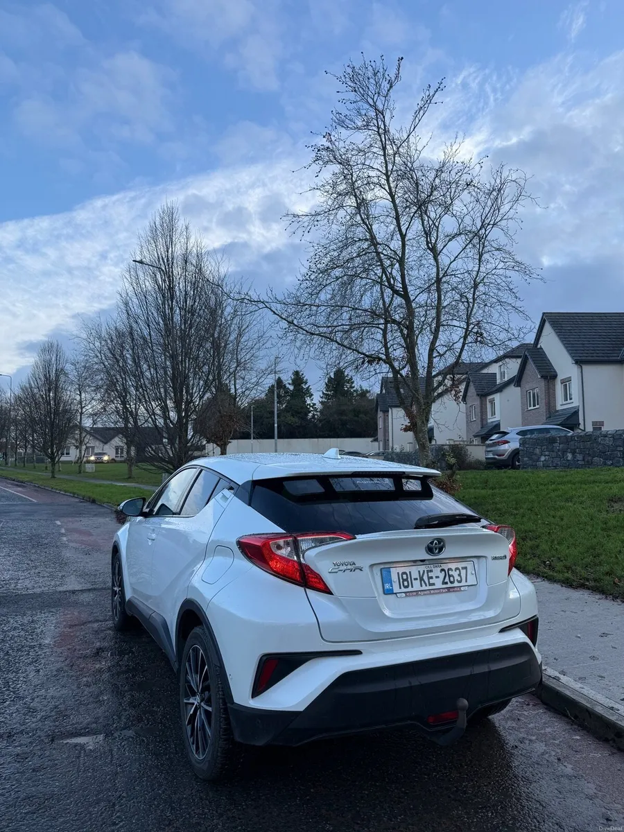 2018 Toyota C-HR 1.8 Hybrid Luxury Sol - Automatic - Image 4