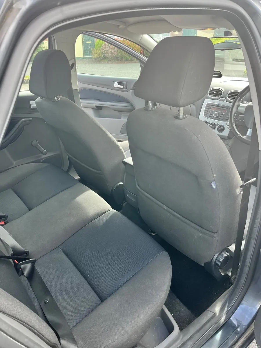 Ford Focus 2007 Zetec 1.4 Petrol - Image 2