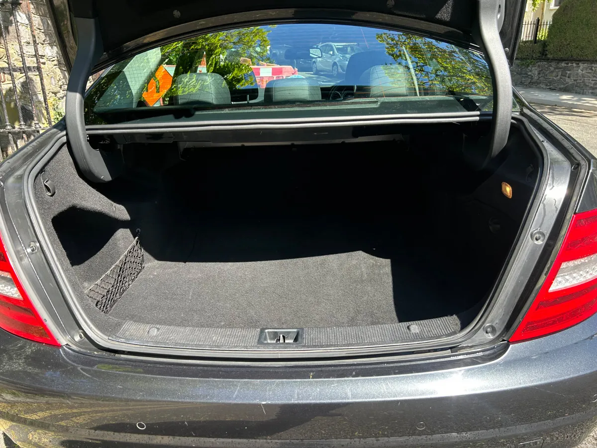 2013 MERCEDES C CLASS MANUAL LEATHER INTERIOR - Image 6