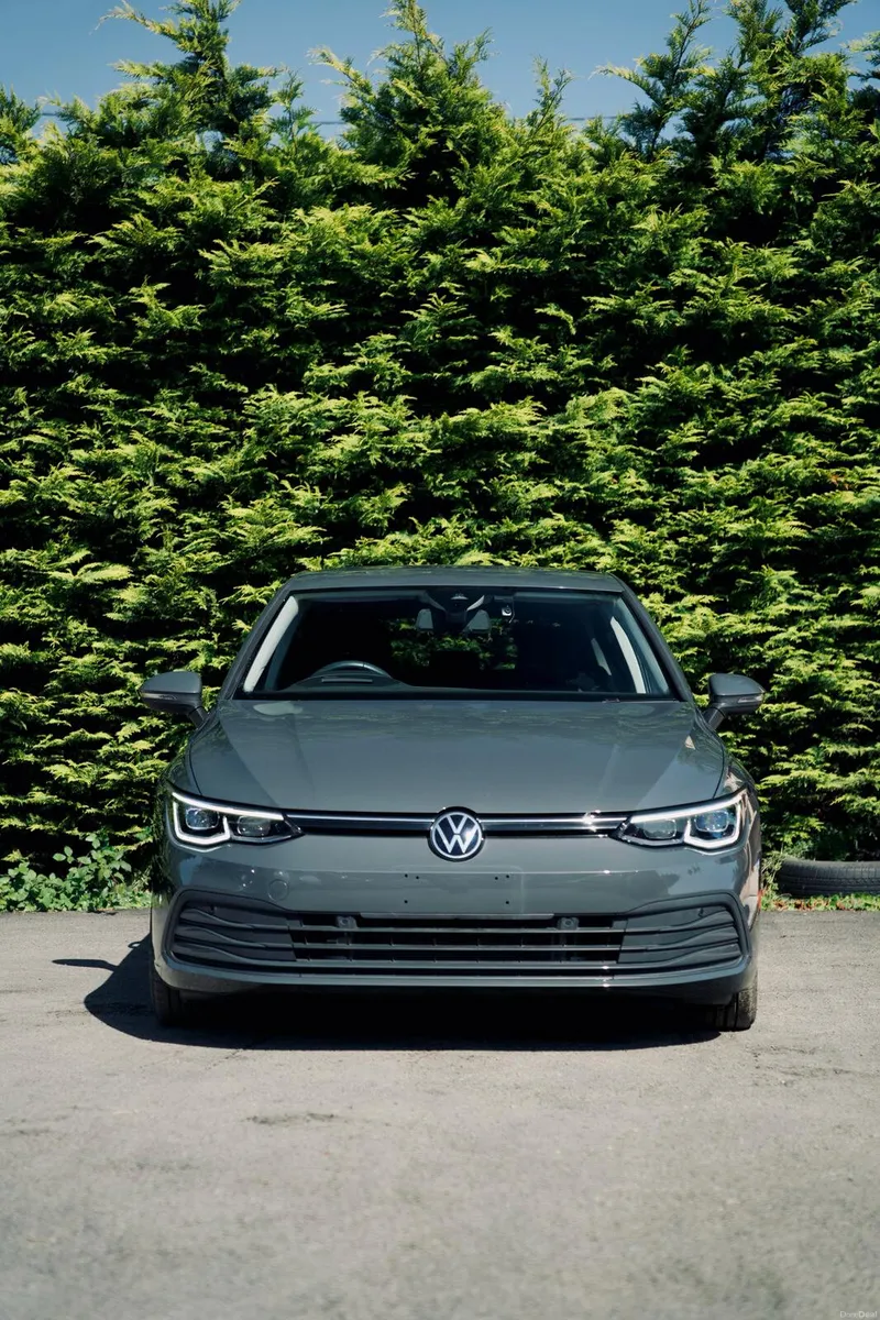 Volkswagen Golf 2023 - Image 3