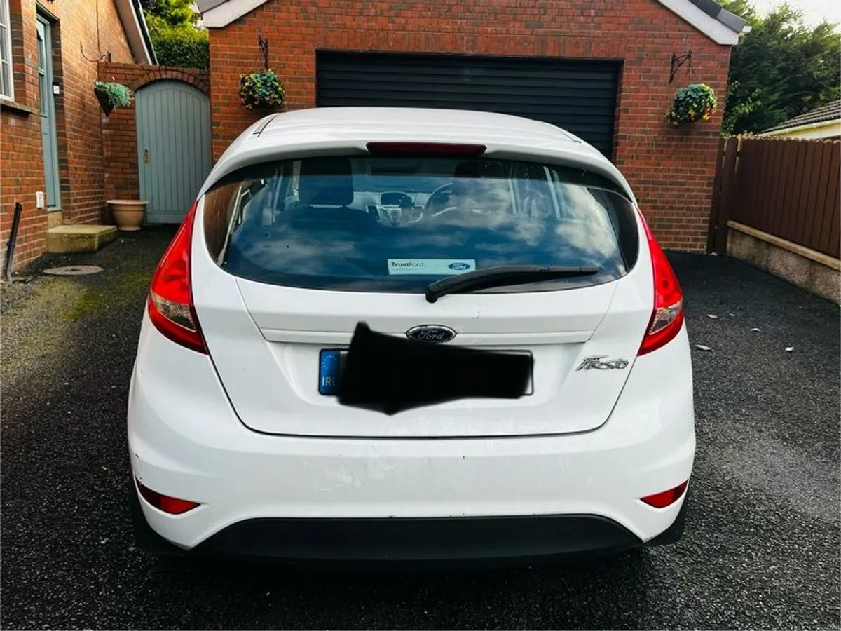 2011 Ford Fiesta - Image 3