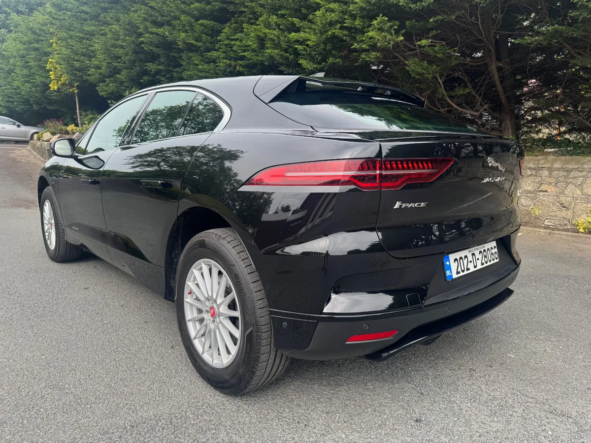 Jaguar I-Pace EV400 in exceptional cond & warranty - Image 5