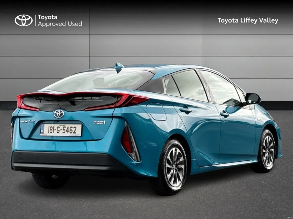 Toyota Prius PRIUS PHEV BUSINESS EDITION - Image 2