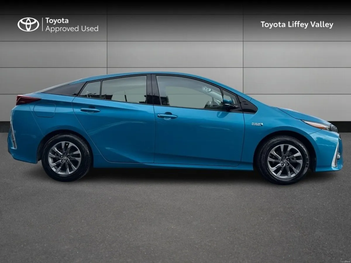 Toyota Prius PRIUS PHEV BUSINESS EDITION - Image 3