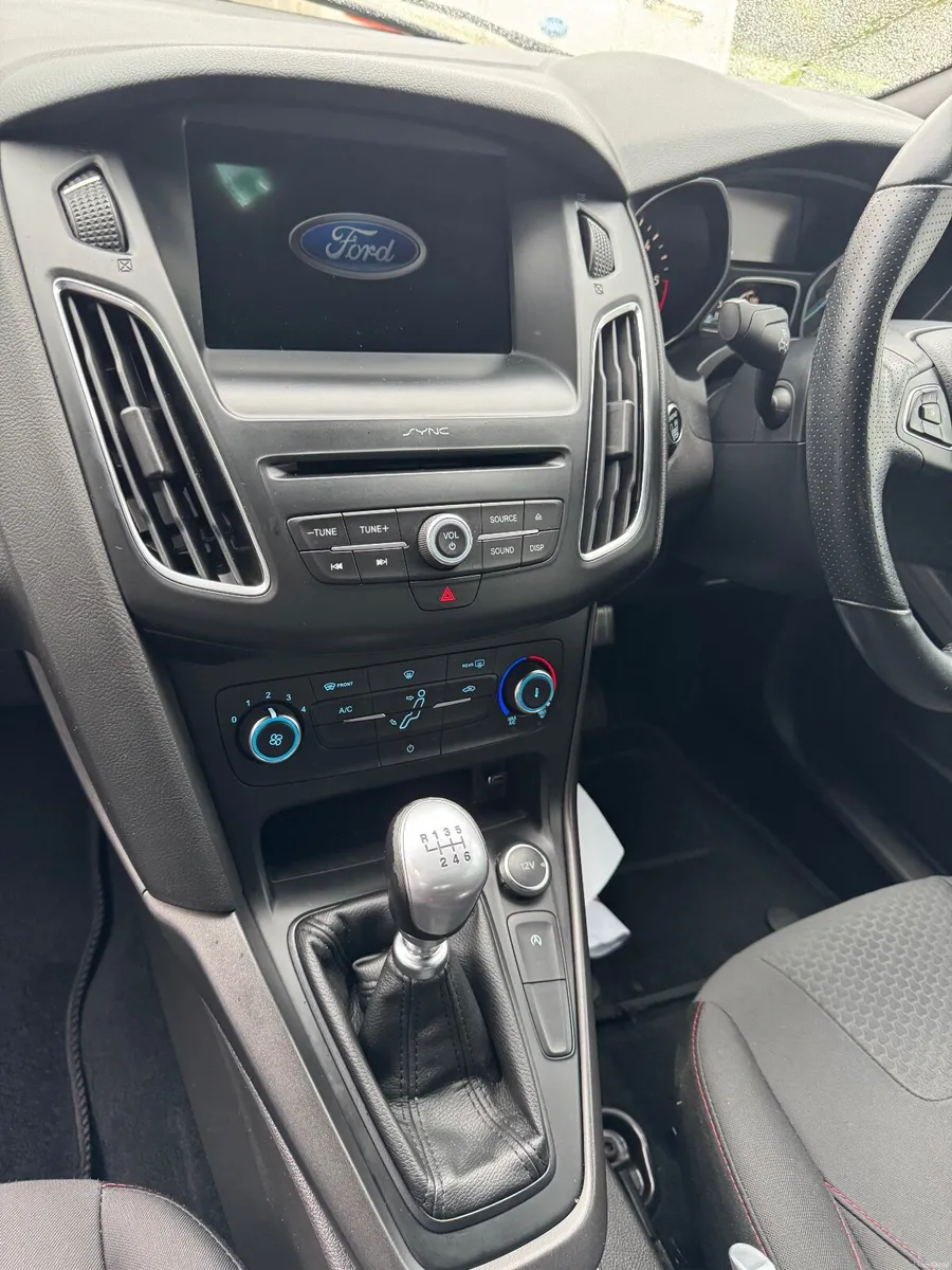 Ford Focus 2018 - Image 2