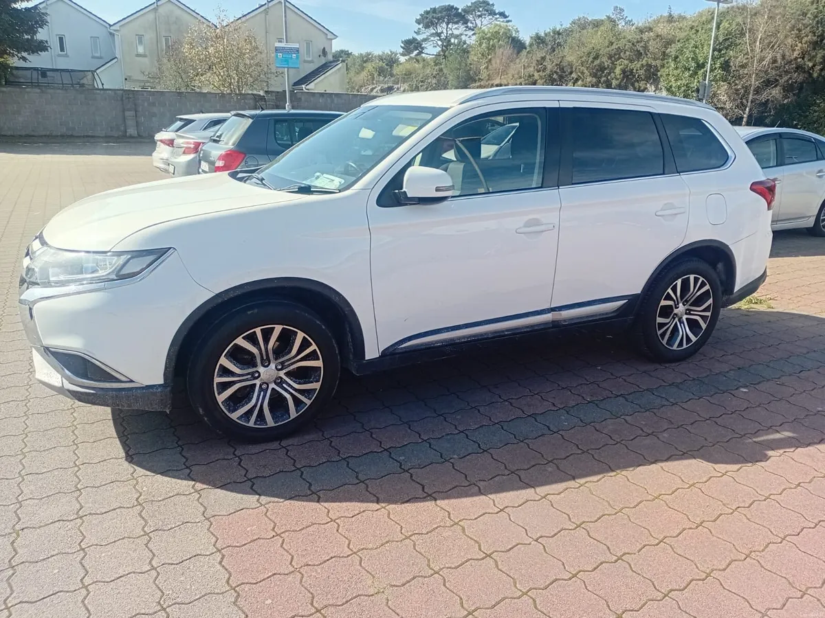 172 MITSUBISHI OUTLANDER 4X4 - Image 4