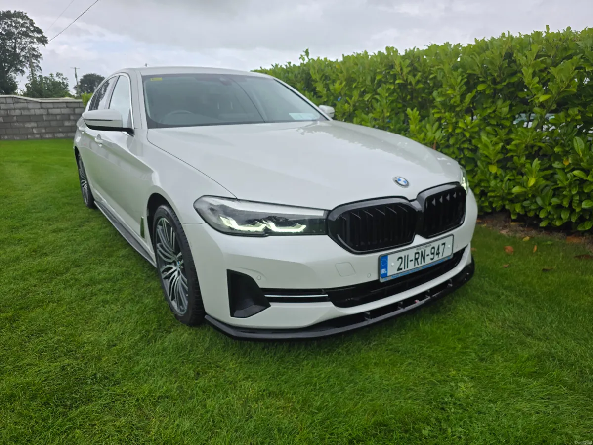 BMW 530E X Drive Nice Colour white pearl - Image 4