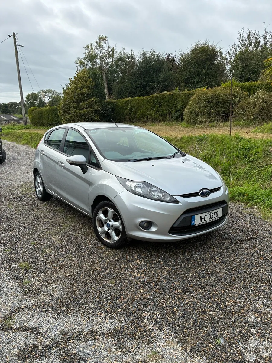 2011 Ford Fiesta - Image 2