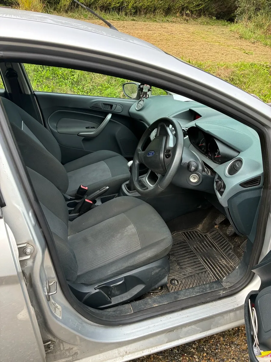 2011 Ford Fiesta - Image 6