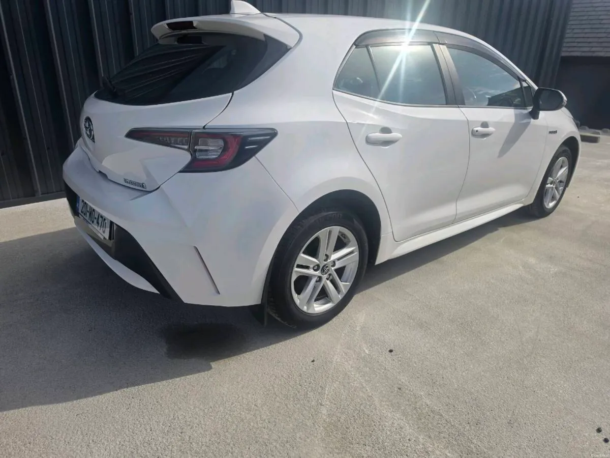 2020 Toyota corolla - Image 5