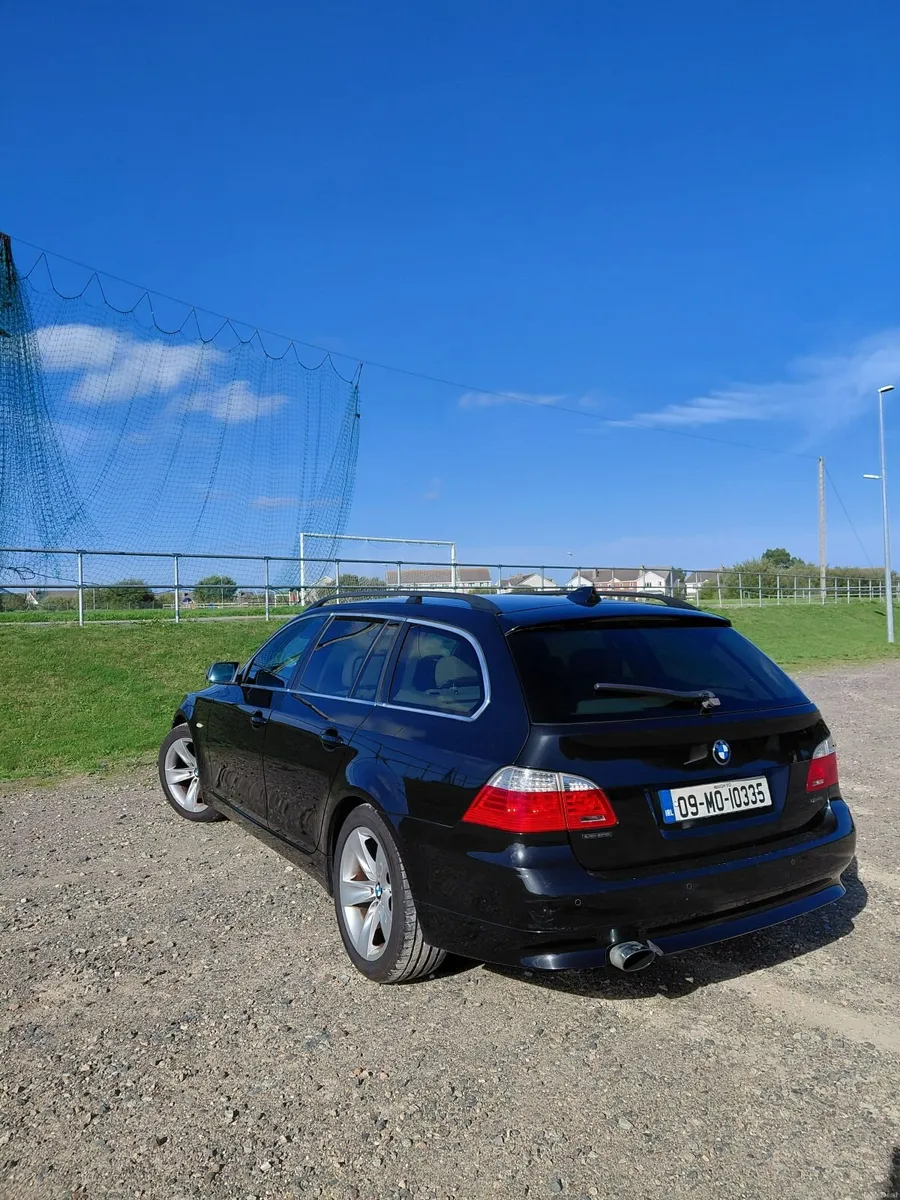 BMW 5-Series 2009 - Image 4