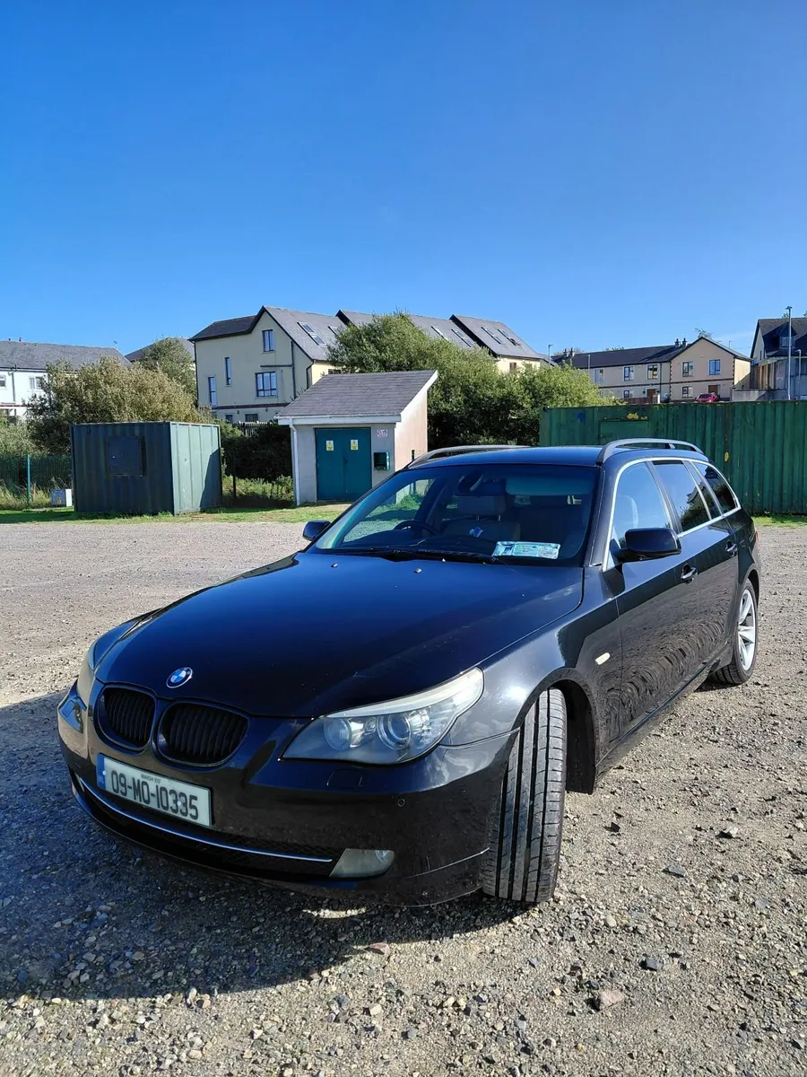 BMW 5-Series 2009 - Image 1