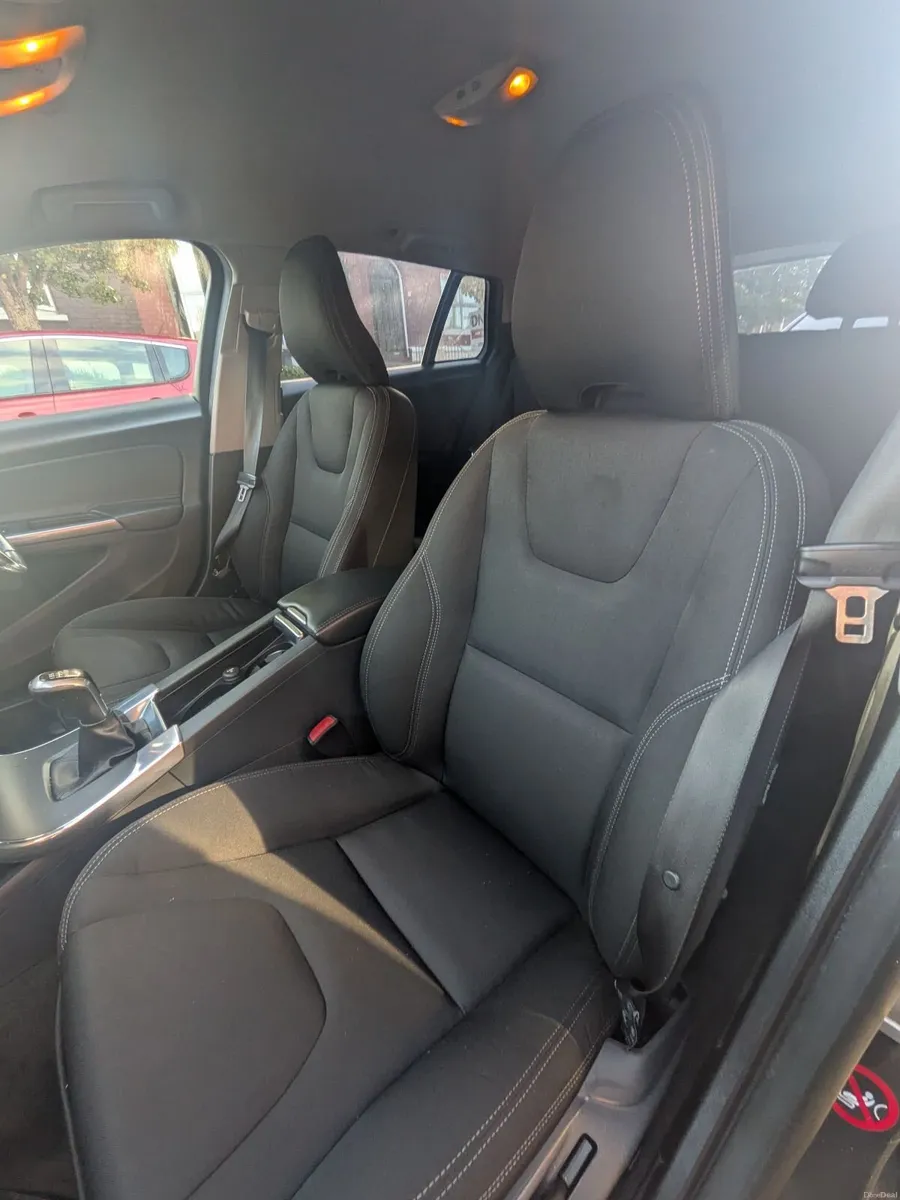 Volvo V60 2015 - Image 6