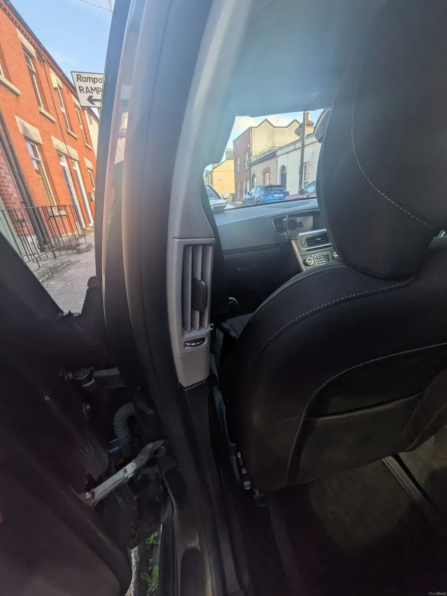 Volvo V60 2015 - Image 4