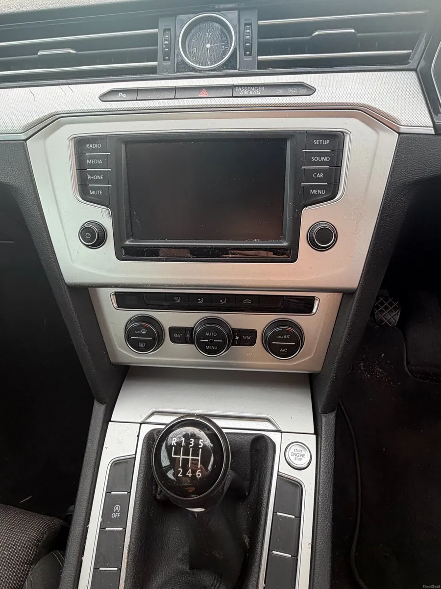 Volkswagen Passat - Image 5