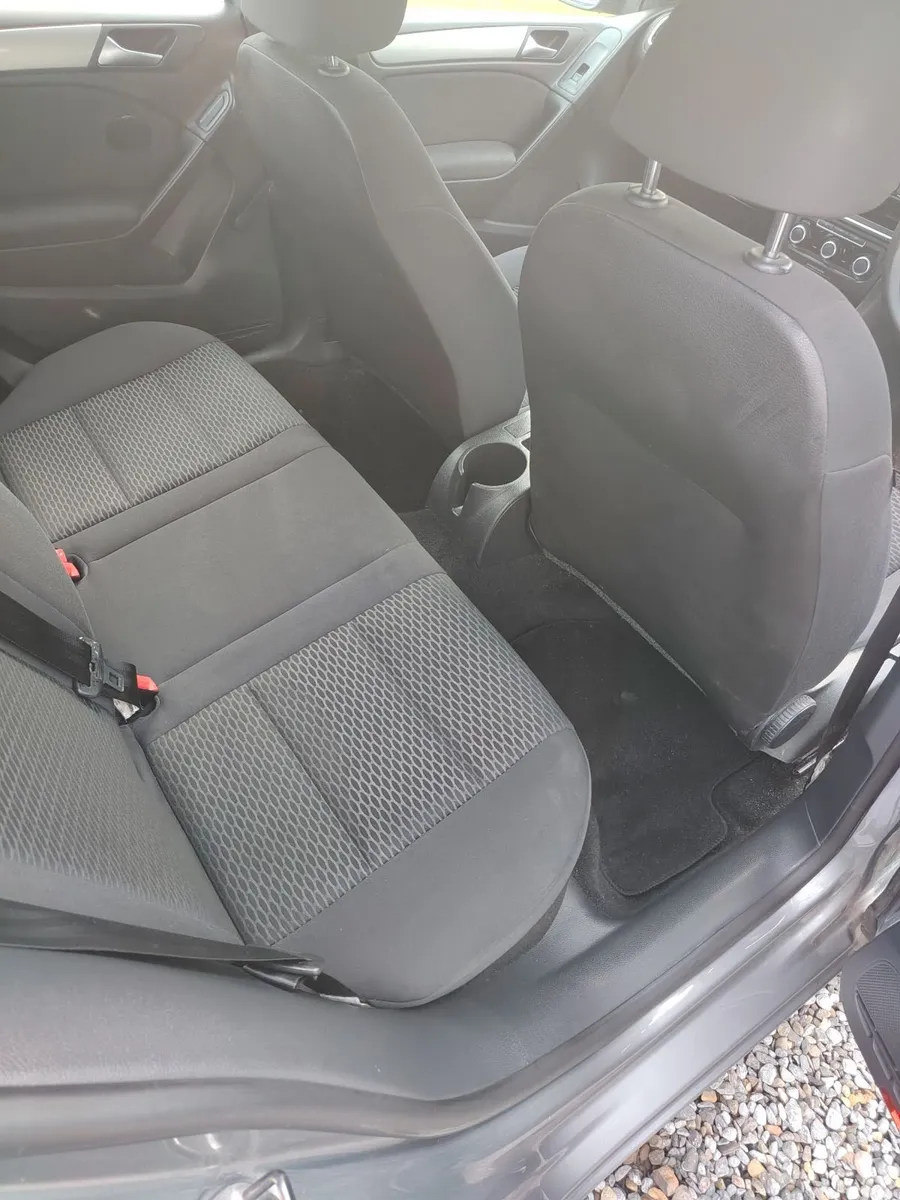 Volkswagen Golf 2012 - Image 2