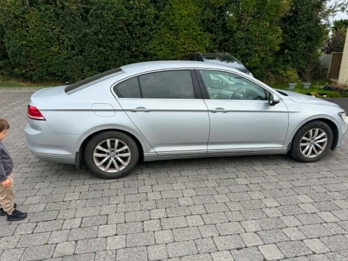 VW Passat 2.0 Diesel very low mileage - Image 4