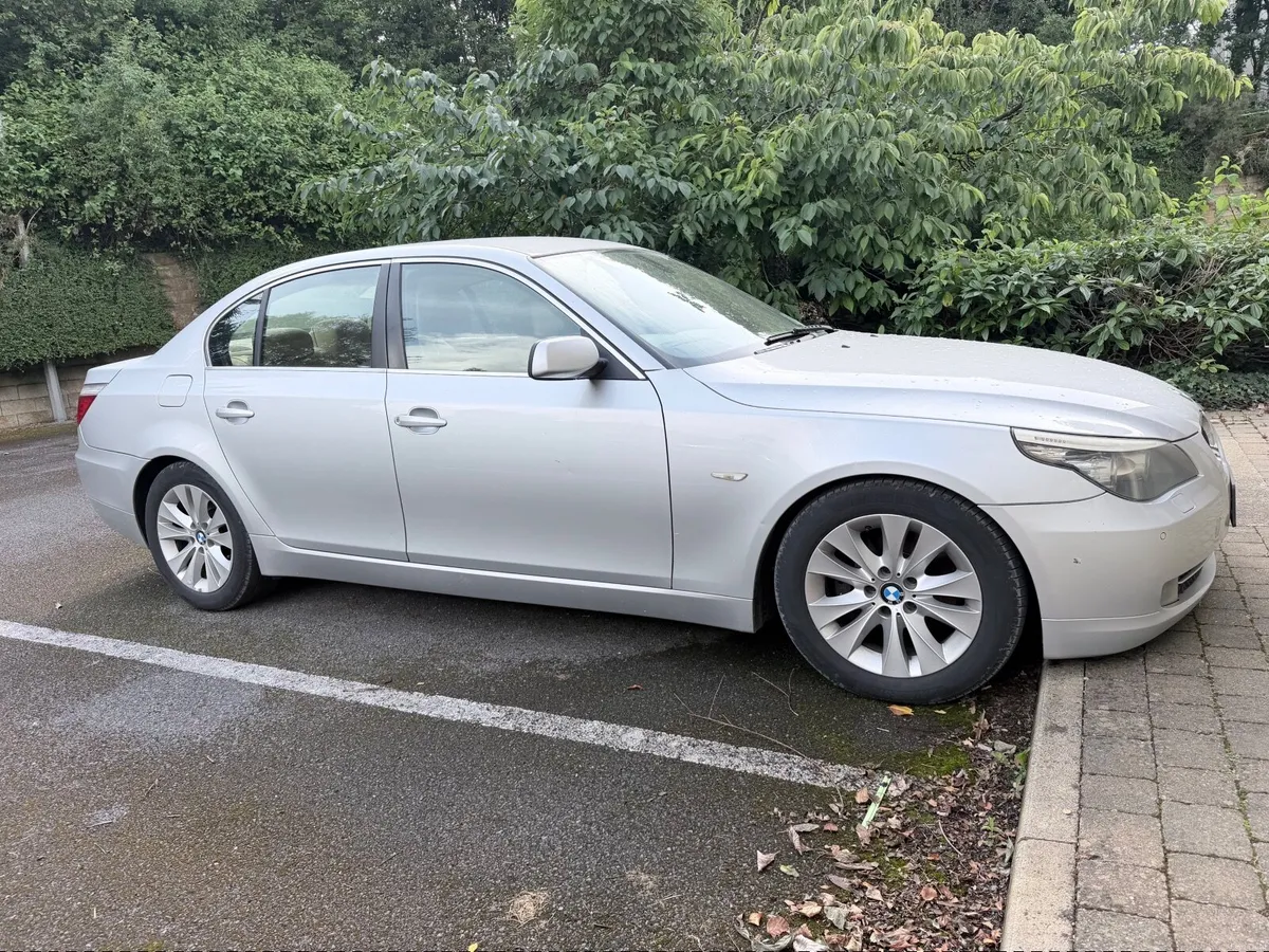 BMW 5-Series 2008 - Image 2