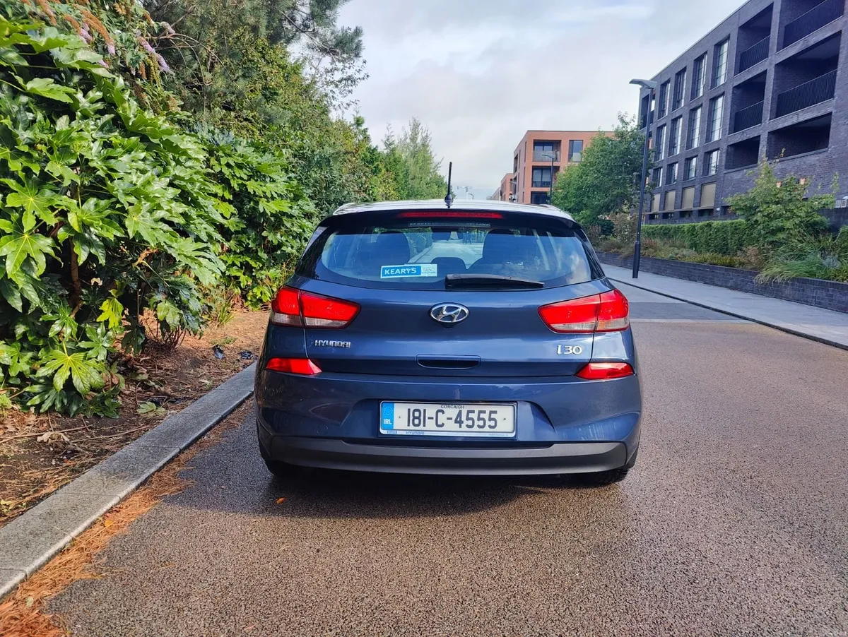 Hyundai i30 Deluxe 1.6L Diesel Manual 5 Door Hatch - Image 2