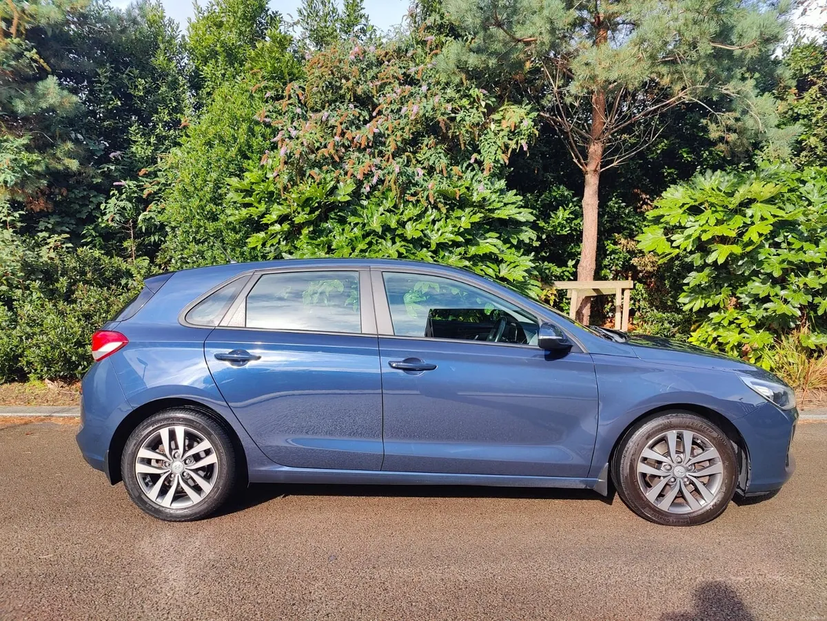 Hyundai i30 Deluxe 1.6L Diesel Manual 5 Door Hatch - Image 5