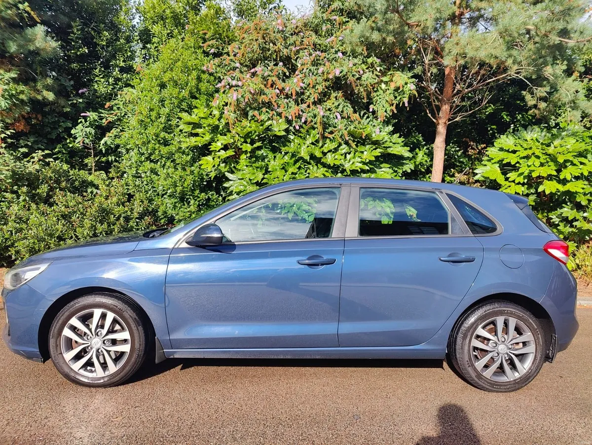 Hyundai i30 Deluxe 1.6L Diesel Manual 5 Door Hatch - Image 6