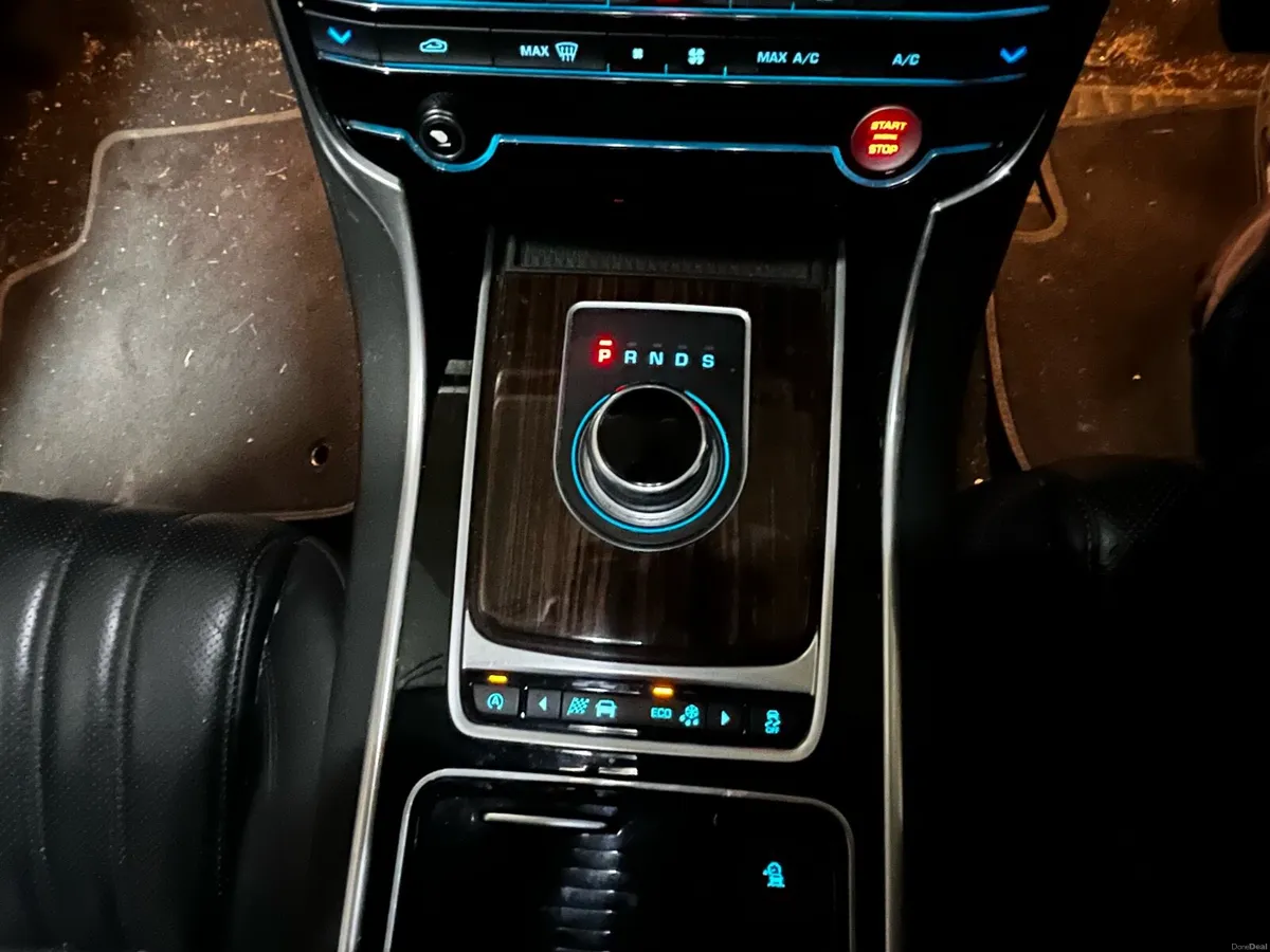 Jaguar XF - Image 5