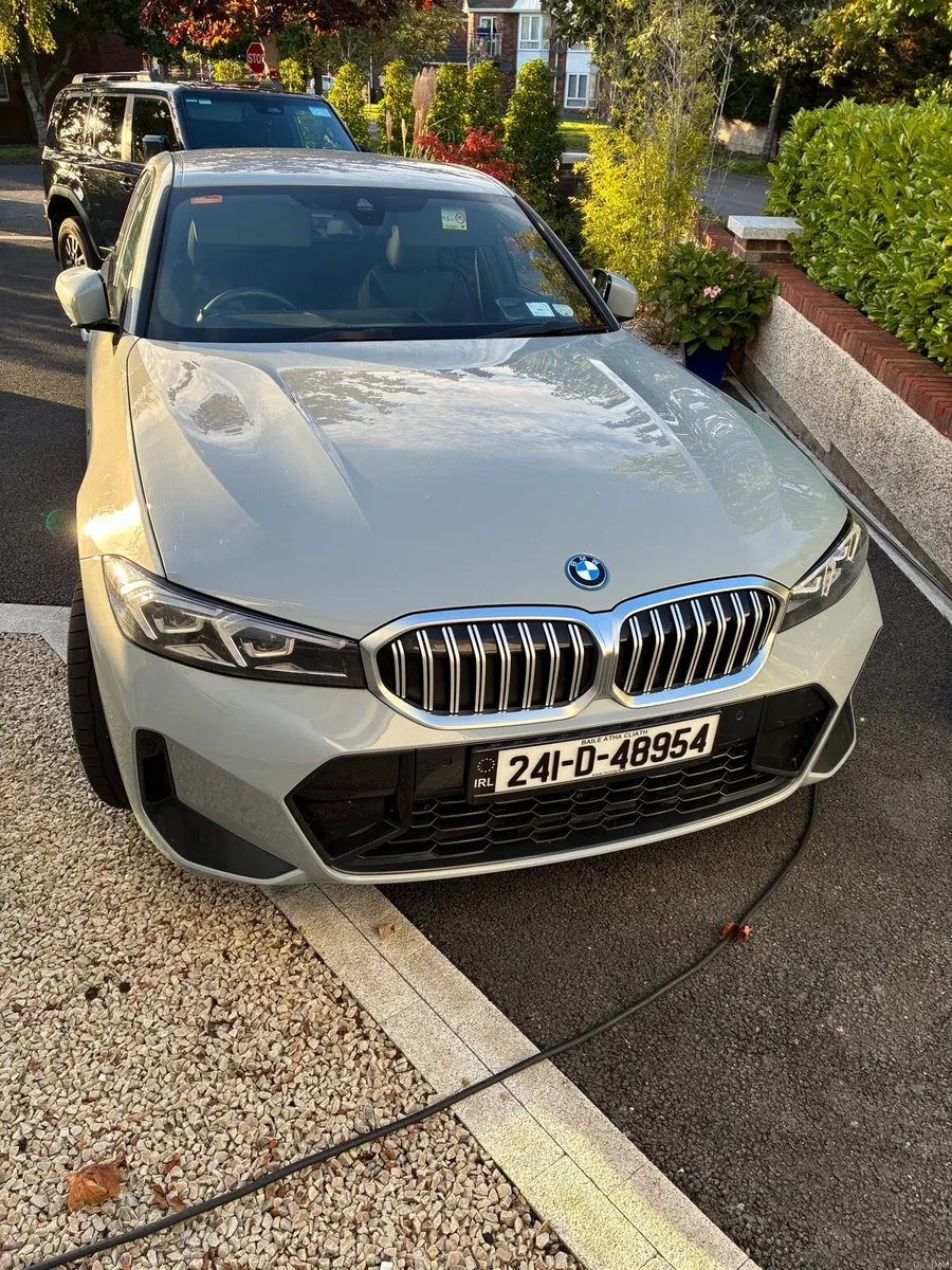 BMW 330e - Image 4