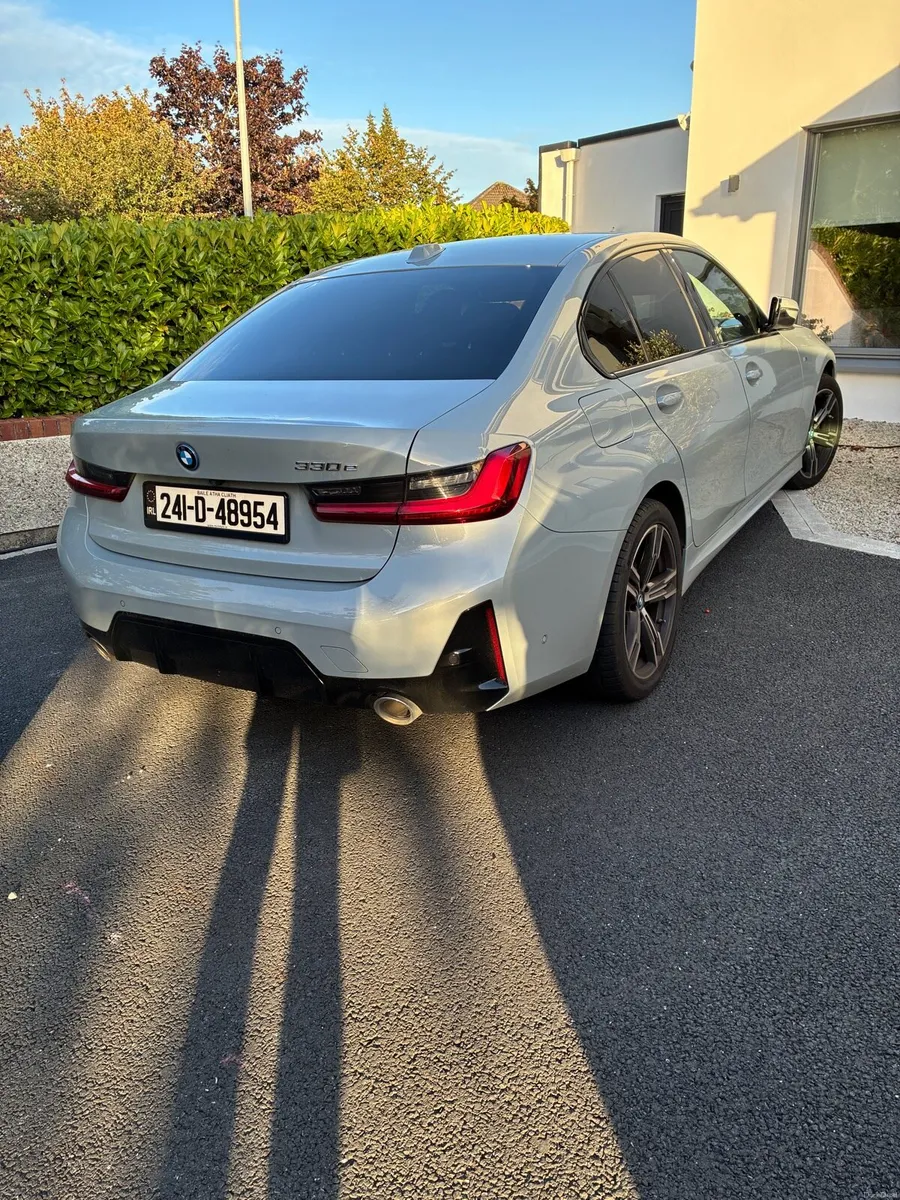 BMW 330e - Image 1