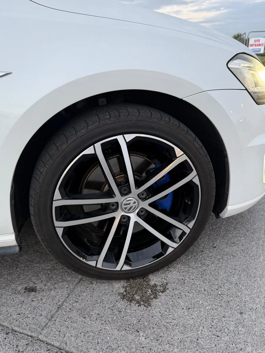 Volkswagen Golf GTE 2015 - Image 5