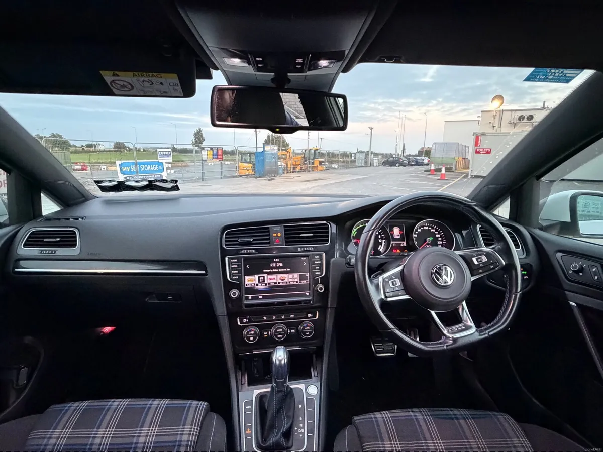 Volkswagen Golf GTE 2015 - Image 6