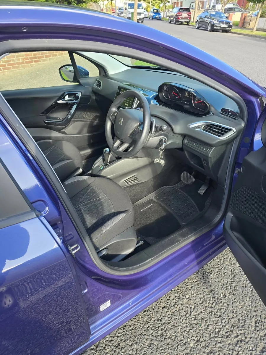 Peugeot 208 1.4 DIESEL AUTOMATIC - Image 3