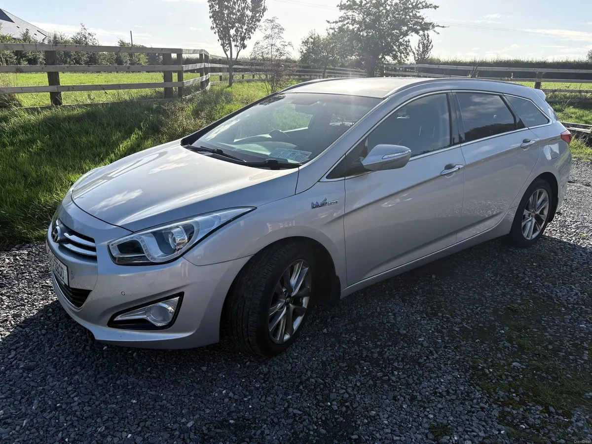 Hyundai i40 Tourer Executive Plus - Image 2