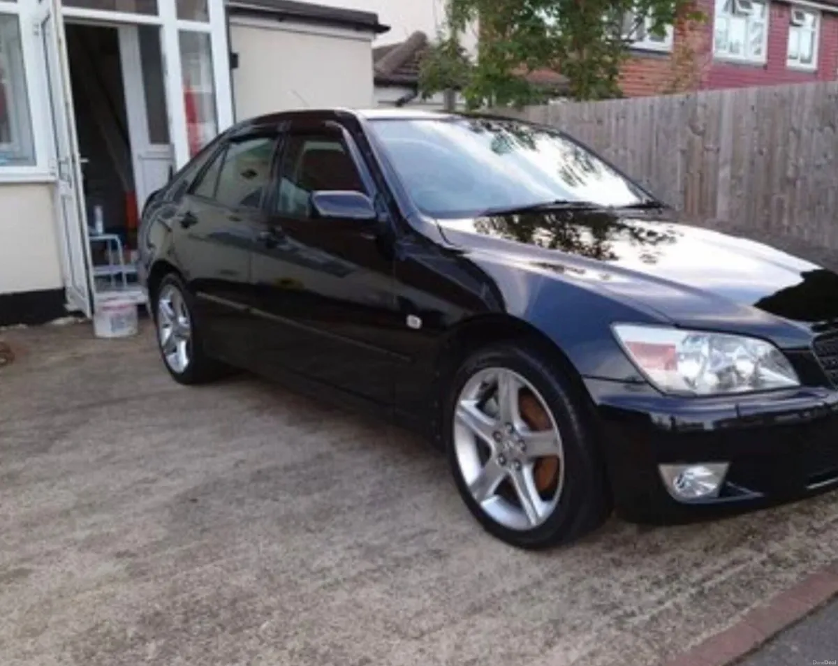 Wanted — black Lexus IS200 (01-D-21140) - Image 1