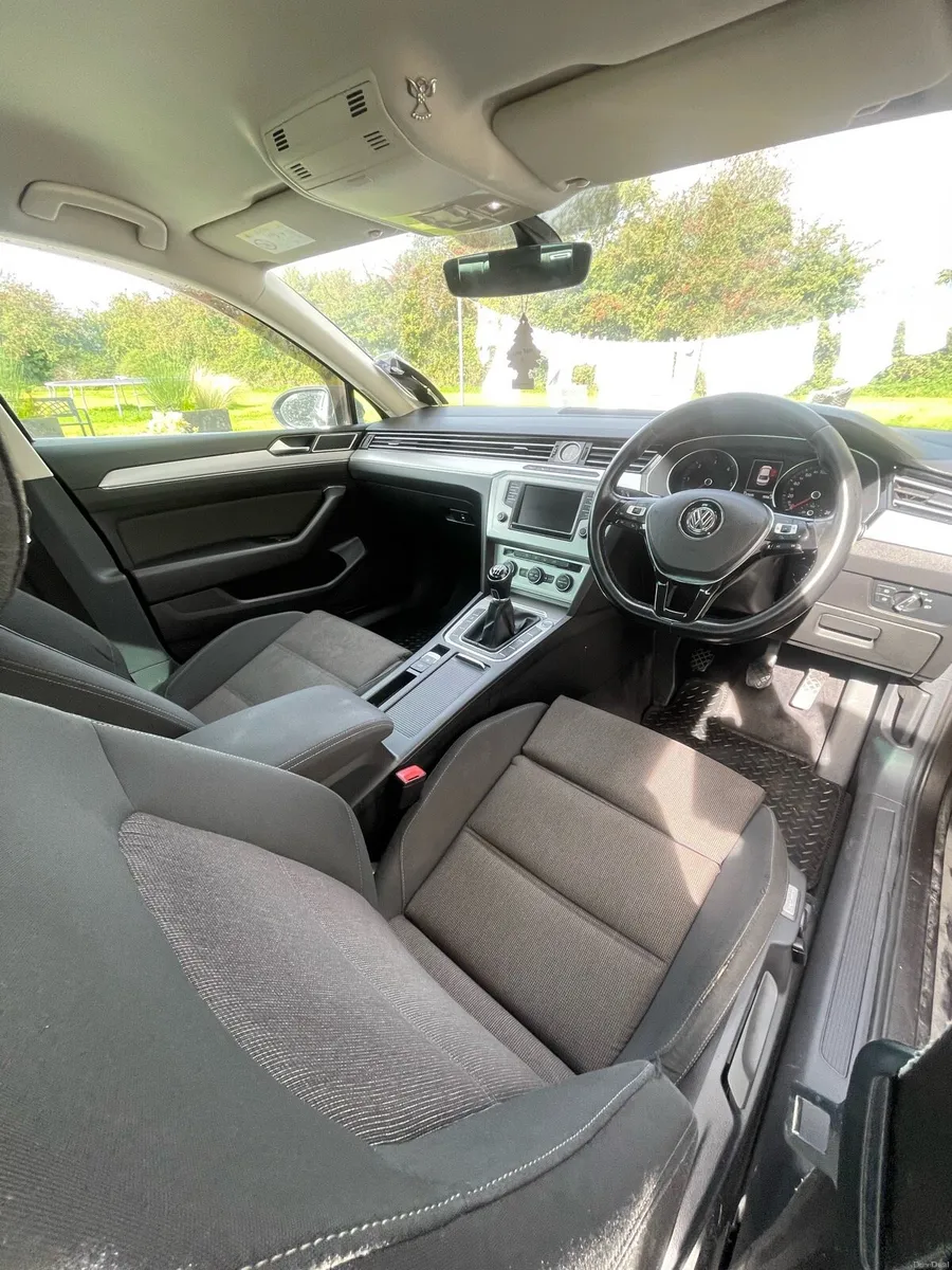 Volkswagen Passat - Image 4