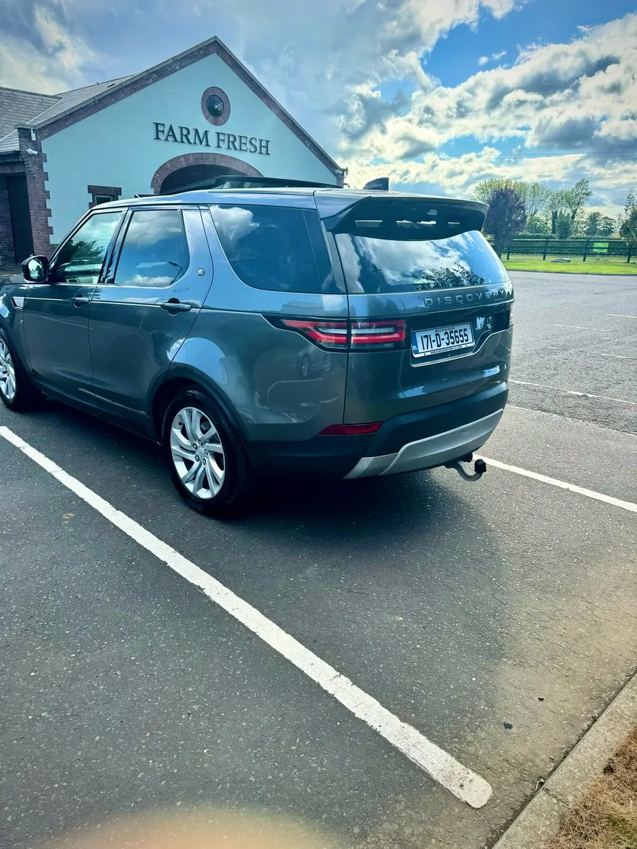 2017 Land Rover Discovery - Image 2