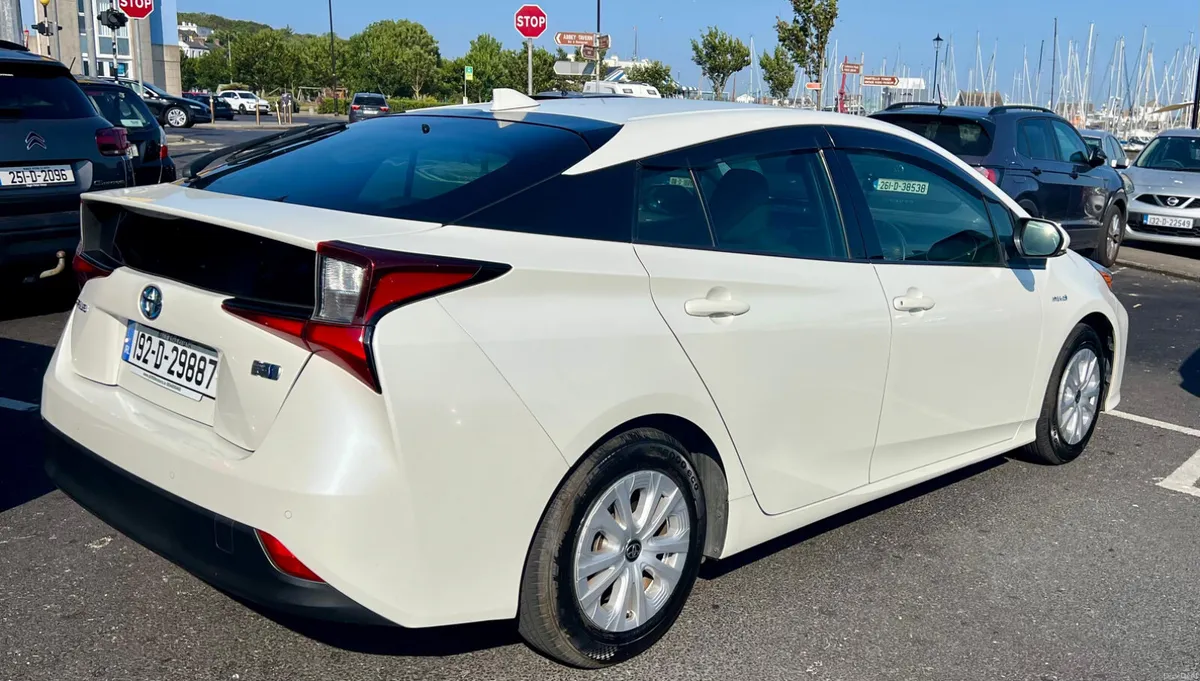 Toyota Prius 2019 - Image 3