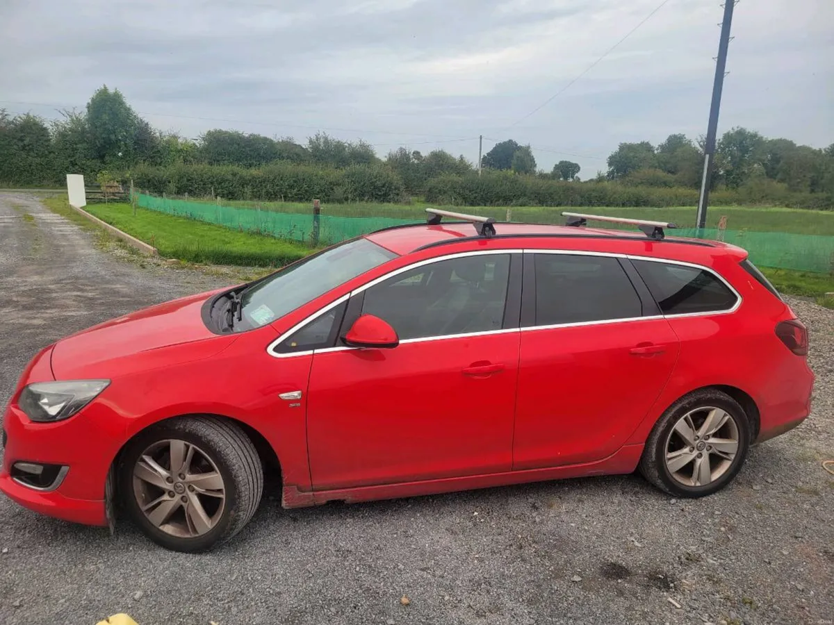 Vauxhall Astra Tourer (estate) - Image 2