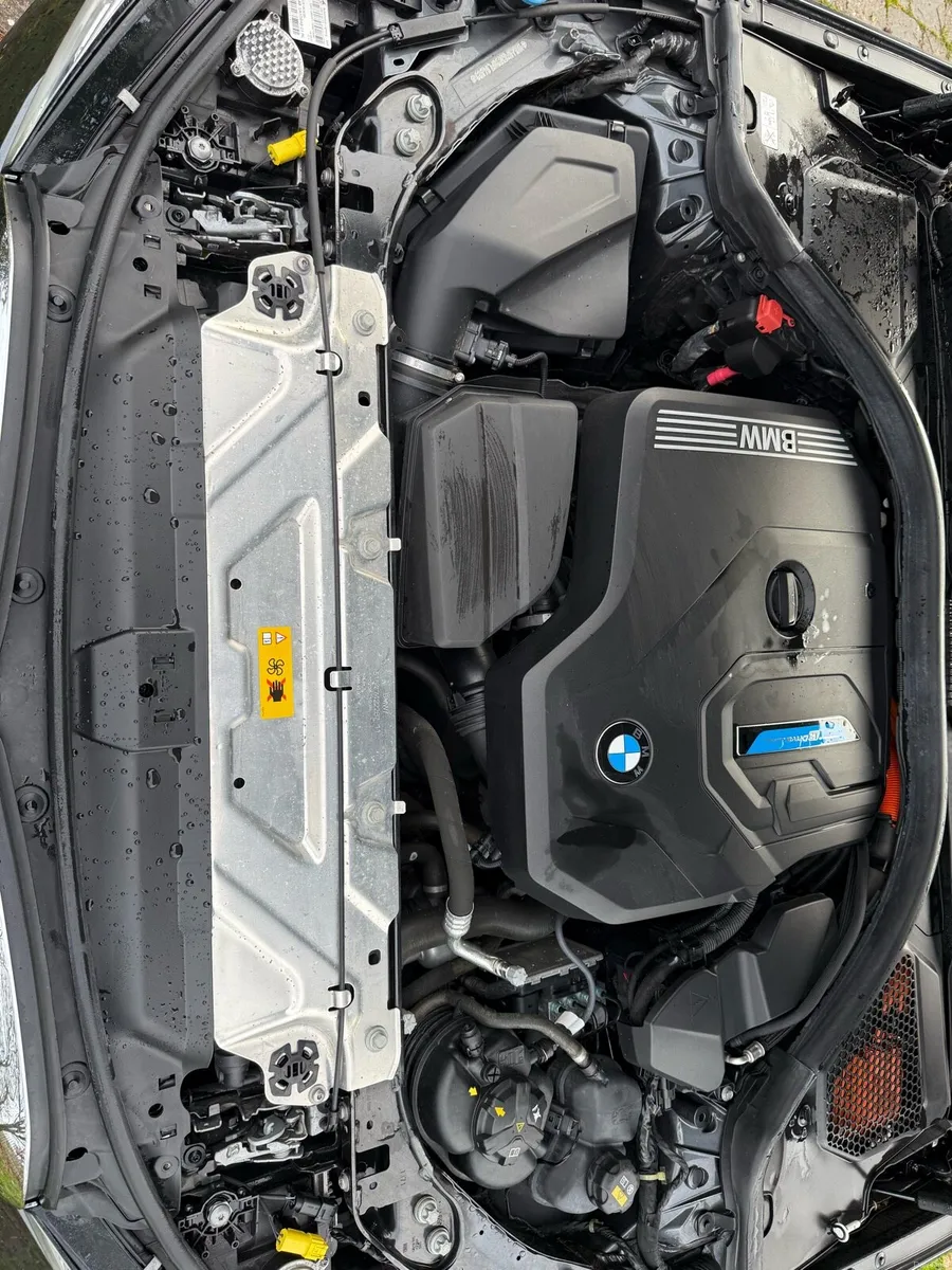 BMW 330e Hybrid - Image 6