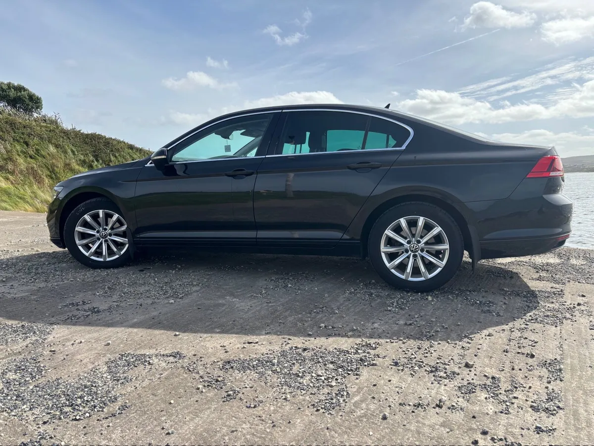 Volkswagen Passat 2021 - Image 6