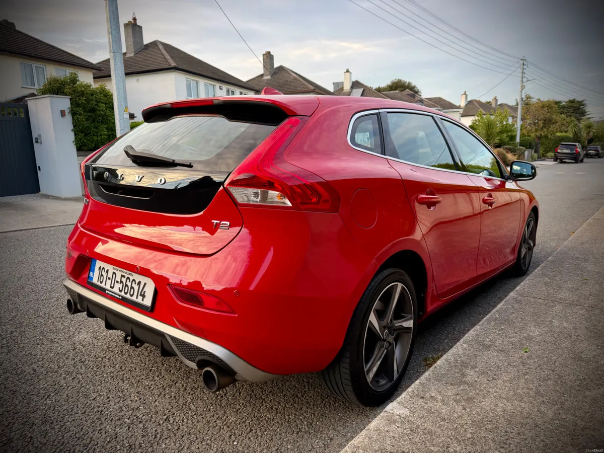 Volvo V40 2.0 T2 Petrol R-Design. - Image 6