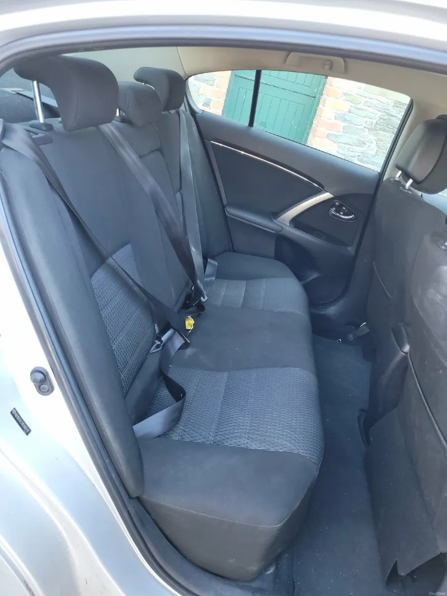 12 Toyota Avensis 2.0D - Image 6