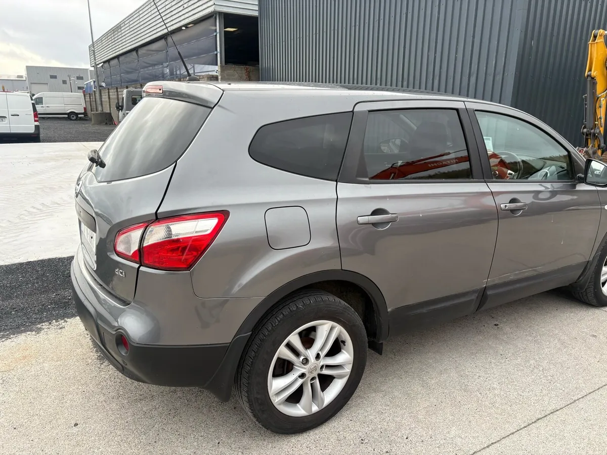Nissan  +2 - Image 3