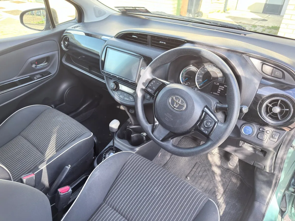 2017 Toyota vitz / Yaris hybrid automatic 63k klm - Image 6
