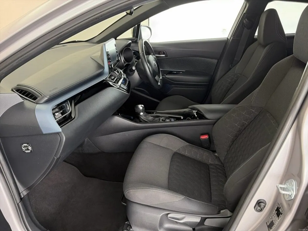 Toyota C-HR HYBRID SPORT - Image 6
